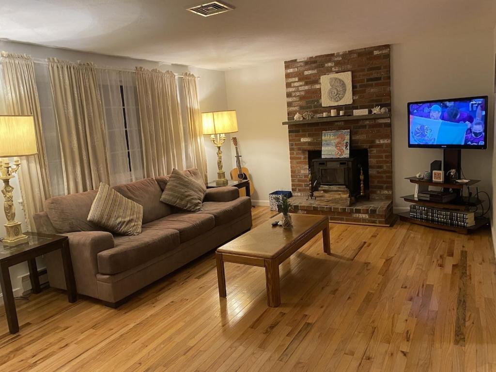 A Cozy Cape House Steps To Restaurants & Beaches ~1.4 Miles Down Scenic Roads Yarmouth Port Kültér fotó