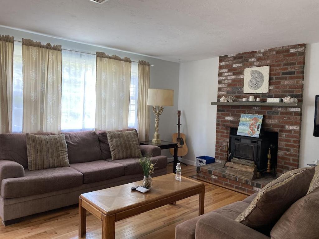 A Cozy Cape House Steps To Restaurants & Beaches ~1.4 Miles Down Scenic Roads Yarmouth Port Kültér fotó